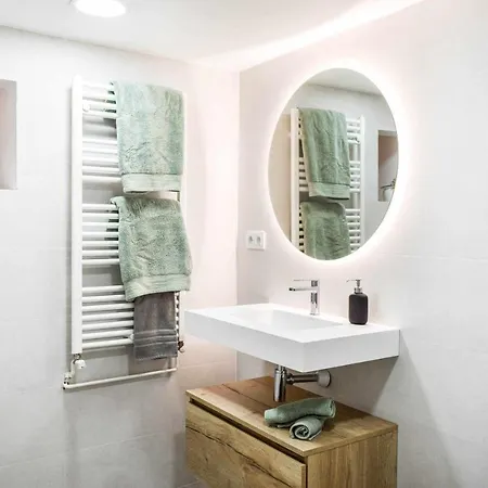 Casa Besalu Estudio En El Centro Del Pueblo Esterno foto
